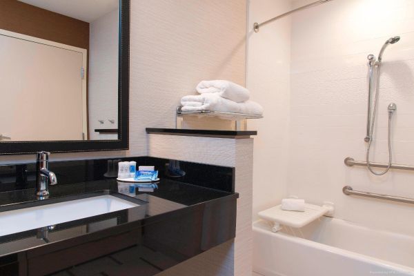 Fairfield Inn & Suites Jackson Clinton